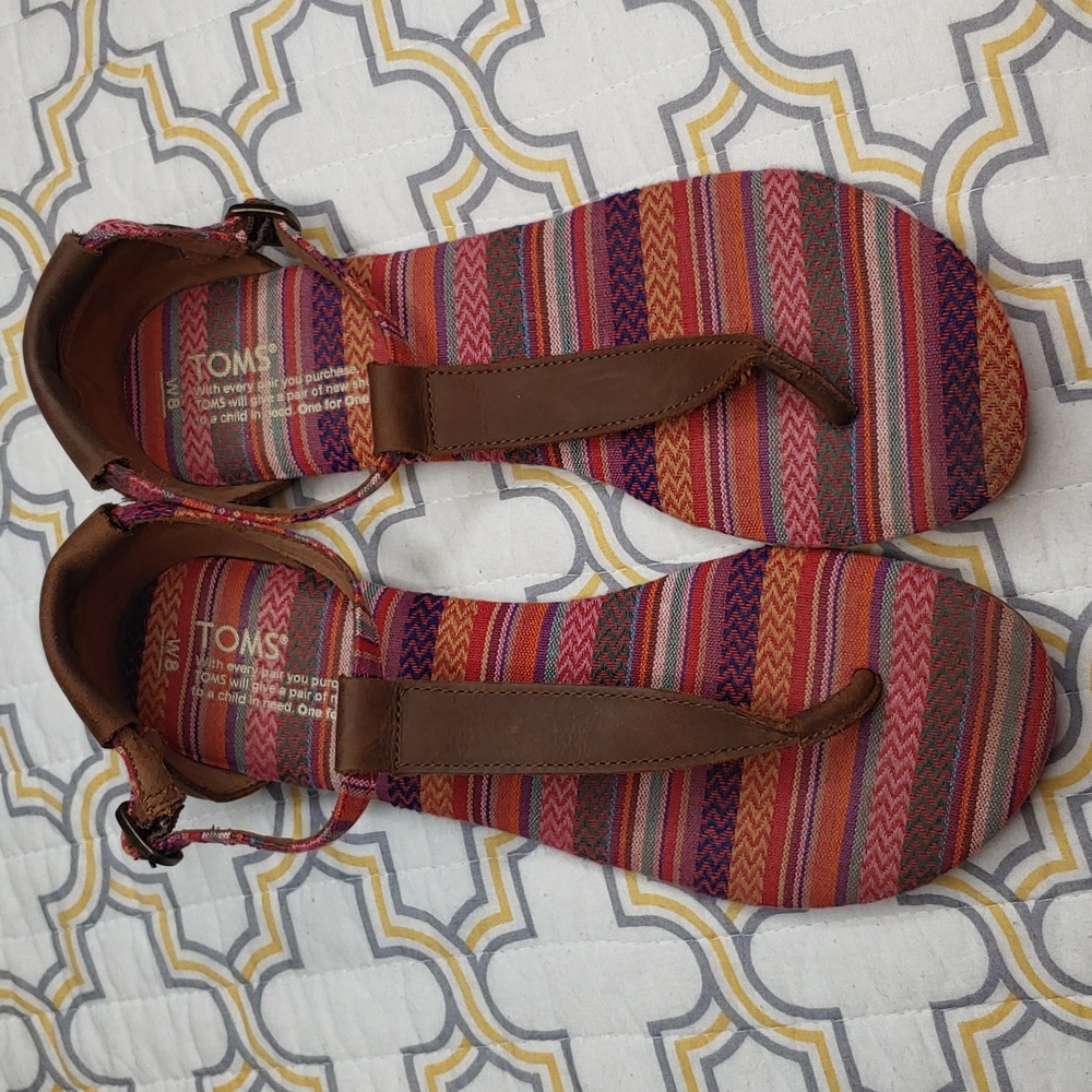 💐 Toms Striped Thong Women's Sandals